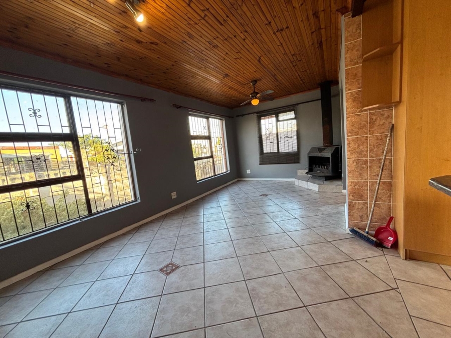 5 Bedroom Property for Sale in Electric City Western Cape